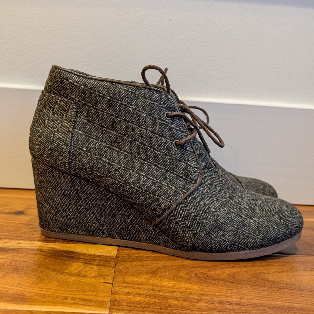 TOMS Desert Herringbone Wedges Size 12
